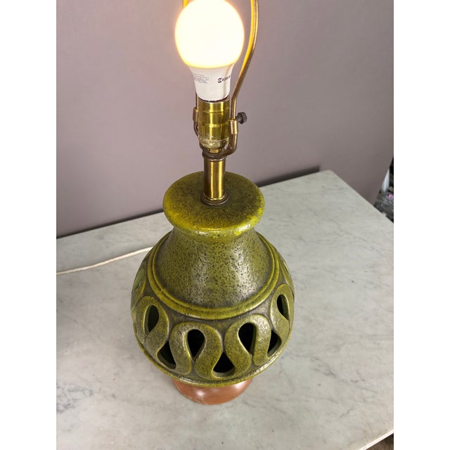 1950s Large Green Pottery Finial Table Lamp For Sale - Image 4 of 6