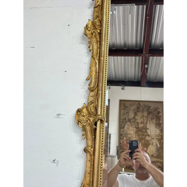 19th Century French Louis XV Carved and Giltwood Mirror With Crest For Sale - Image 13 of 18