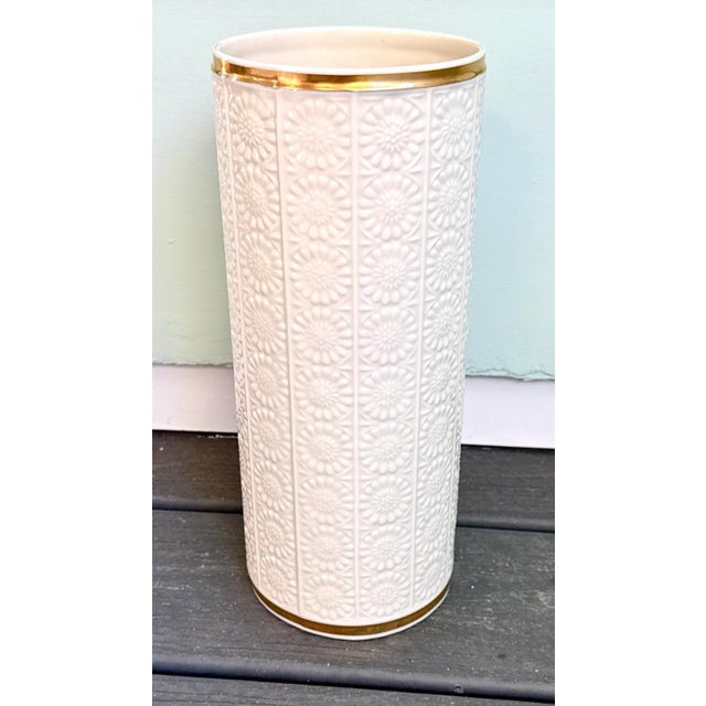 1970 Lenox Usa Ivory Porcelain 12" Fjord Flower Drum Vase With Gold Trim For Sale - Image 9 of 10