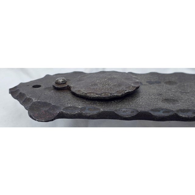 Antique 1910s Hand-Forged Wrought Iron Door Pull 24" Twist Grip W/ Keyhole For Sale - Image 16 of 18