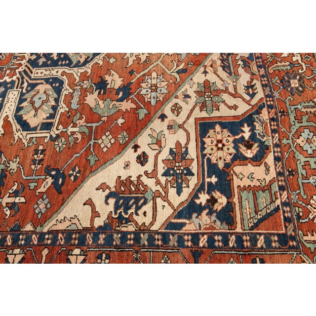 1920s Handmade Antique Persian Serapi Medallion Wool Rug in Orange- Rust Color For Sale In New York - Image 6 of 7