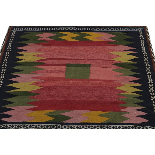 Tribal 1980s Vintage Sofreh Kilim Rug in Pink With Green Medallion Pattern For Sale - Image 3 of 7