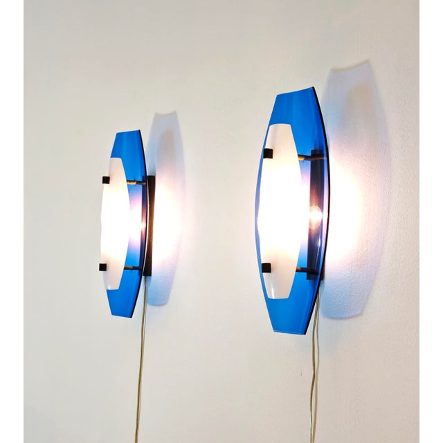 Mid-Century Modern Blue and White Acrylic Glass Wall Lamps, Italy, 1970s, Set of 2 For Sale - Image 16 of 18