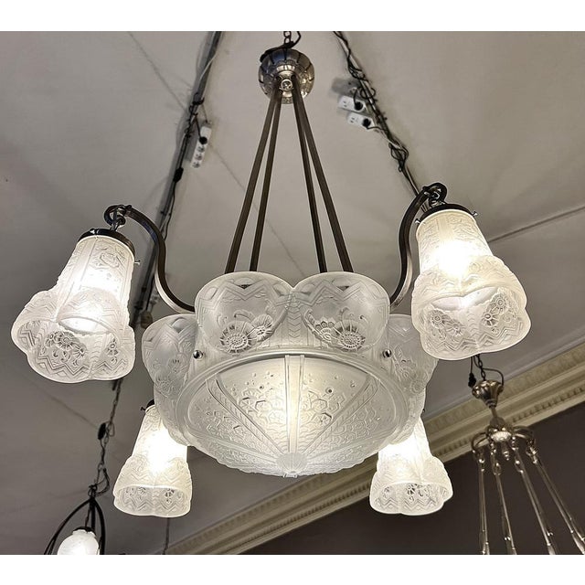 Metal Art Deco Chandelier with Tulips and Polylobed Basin by Müller Frères Lunéville, 1925 For Sale - Image 7 of 18