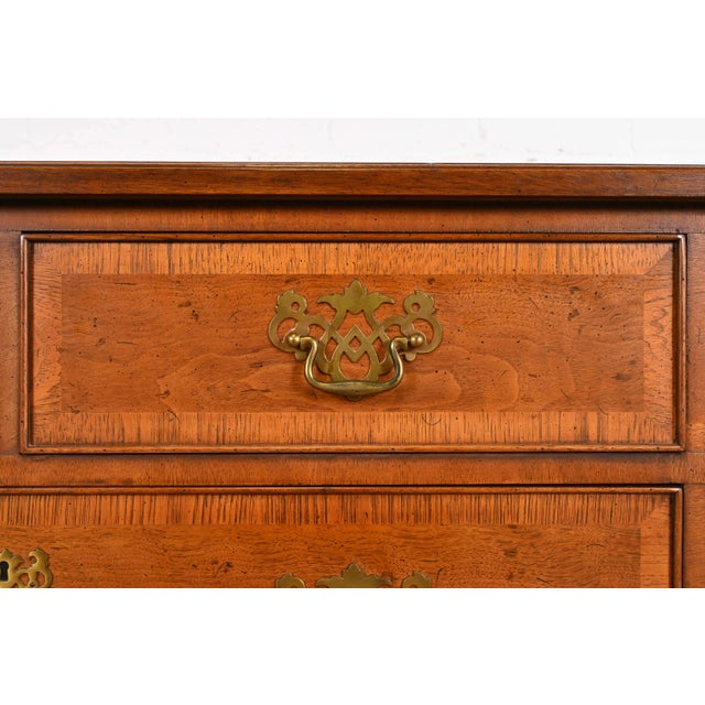 Wood Henredon Georgian Banded Mahogany Eight-Drawer Double Dresser For Sale - Image 7 of 12