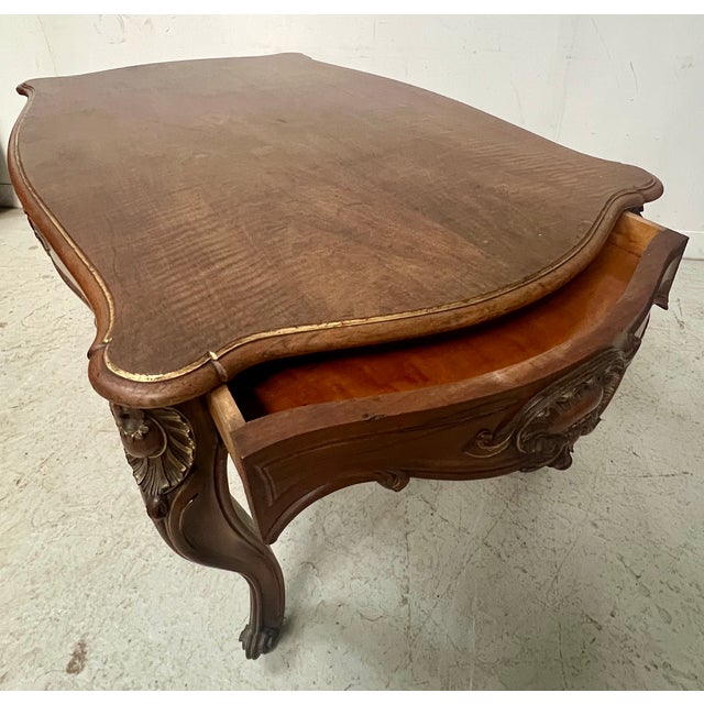 Louis XV Style Desk in Walnut, 1800s For Sale - Image 3 of 15