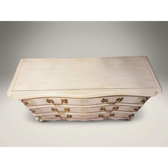 2000 - 2009 20th Century French Serpentine Commode with Gilded Detailing For Sale - Image 5 of 6