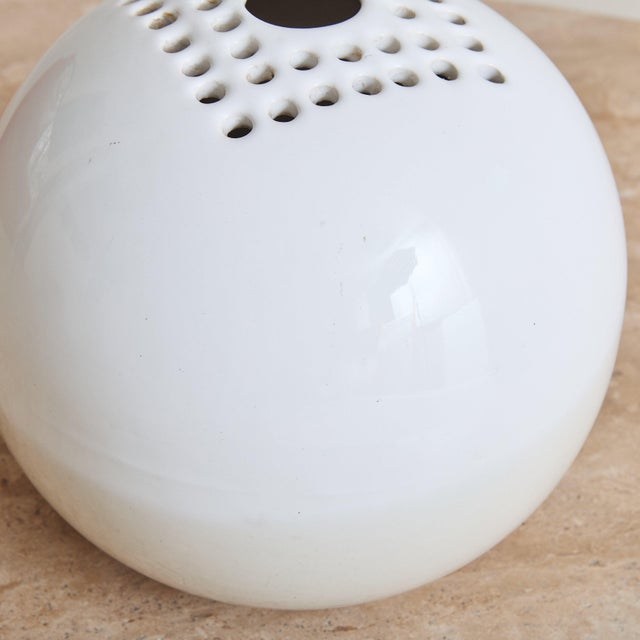 Mid 20th Century Italian White Ceramic Orb Vase by Franco Bucci for Laboratorio Pesaro, 1960s For Sale - Image 5 of 7