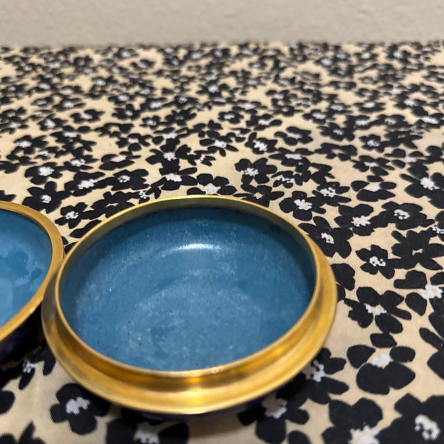 Vintage Chinese Cloisonné Enamel Peony Trinket Box in Cobalt Blue For Sale - Image 4 of 7