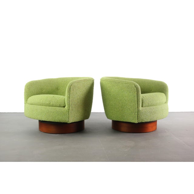 Wood Swiveling Barrel Chairs Attributed to Milo Baughman in Original Green - a Pair For Sale - Image 7 of 7
