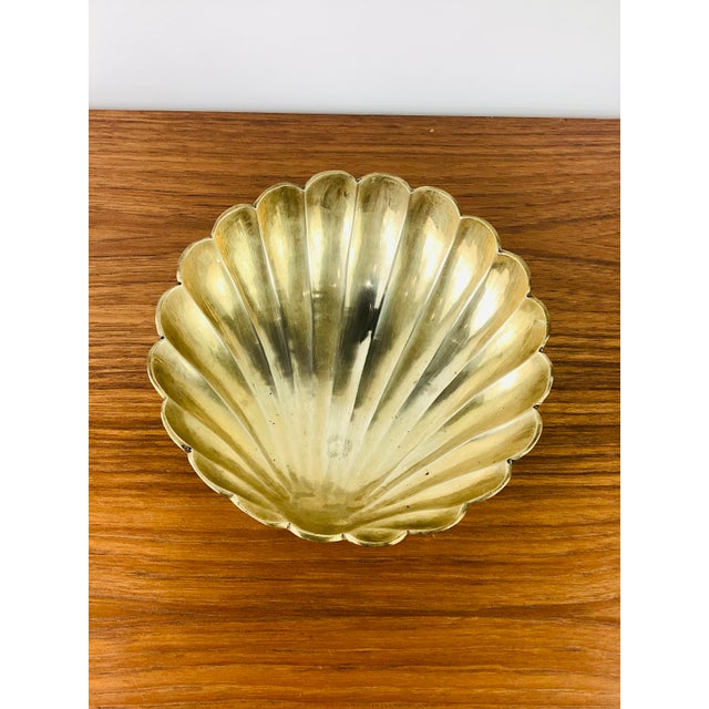 Art Deco Vintage 1960s Brass Scalloped Sea Shell Footed Trinket Tray / Bowl For Sale - Image 3 of 6