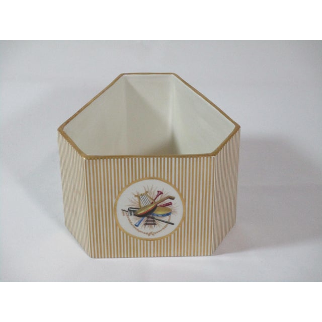 1970s Mottahedeh Designs Triangular Shaped Bowl, Made in Italy For Sale - Image 9 of 9