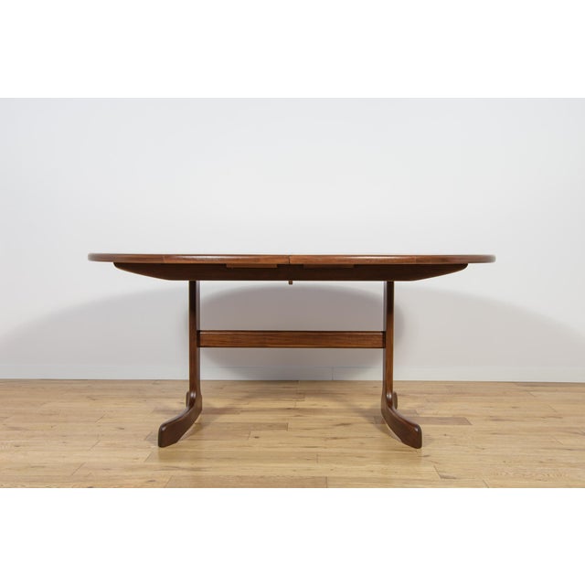 This is an oval-shaped teak dining table manufactured by G-Plan in the 1960s. The dining table after a comprehensive...
