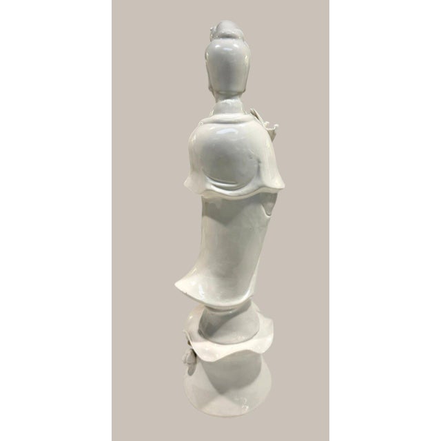 Chinese Vintage Wai Ming Hong Kong Blanc De Chine Porcelain Guanyin Lotus Statue 14" For Sale - Image 3 of 15