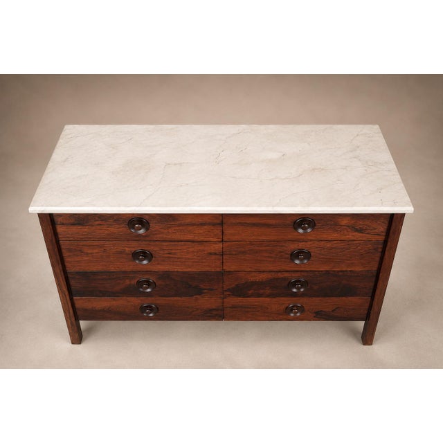 Sergio Rodrigues "Marquesa" Chest of Drawers in Rosewood With Marble Top — Oca, Brazil, C. 1965 For Sale - Image 12 of 18
