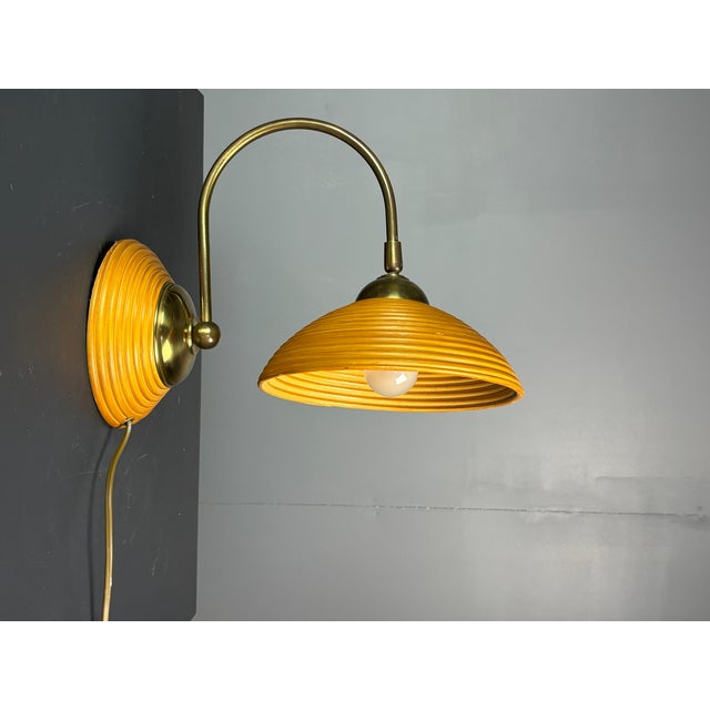 Midcentury pencil reed rattan bamboo and brass wall sconce, Italy 1970s. This will sconce is in great vintage condition...