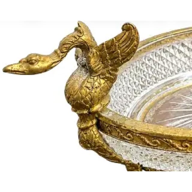 French Provincial Vintage Belgian-Style Cut Baccarat Style Crystal Centerpiece Bowl With Ornate Brass Bird Mount – Attributed to Val Saint Lambert, C. 1930–1950 For Sale - Image 3 of 3
