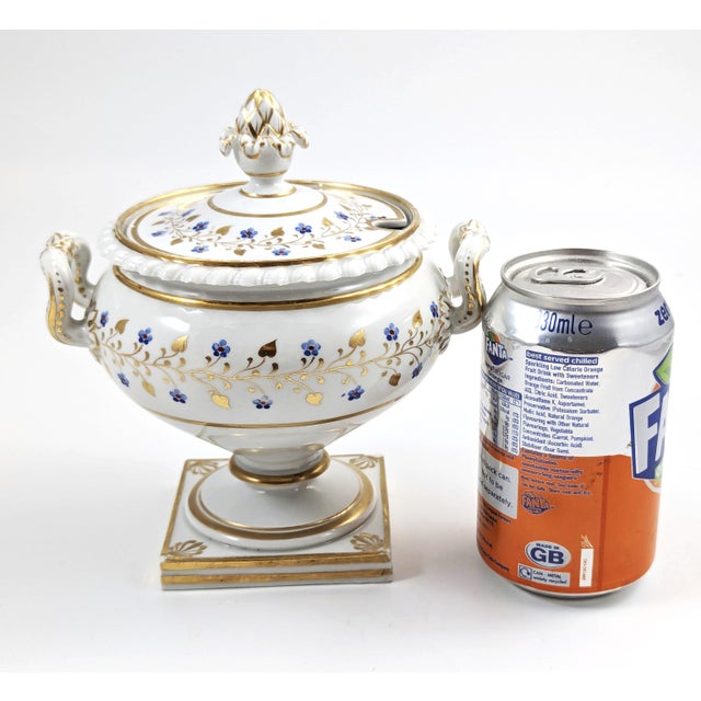 Worcester Porcelain Sauce Tureen with Cover from Flight Barr & Barr, 1820 For Sale - Image 9 of 10