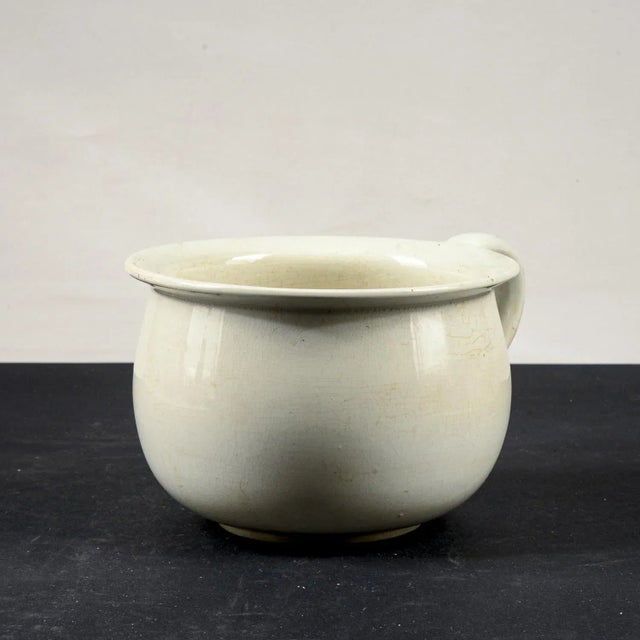 Patal white ceramic vase signed s. c. Richard measures 24 x 20 x h 14 category Vases style 800 dimensions: height 14 cm...