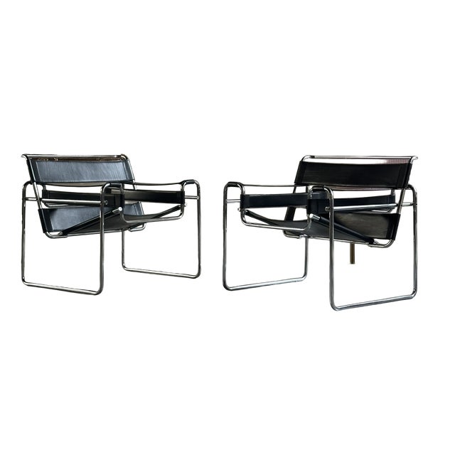 Wassily Armchairs in Black Leather by Marcel Breuer for Gavina, 1970s, Set of 2 For Sale