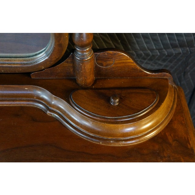 Antique Knox-Hutchins Burled Walnut 4 Drawer Dresser With Mirror & Jewelry Boxes For Sale - Image 4 of 18