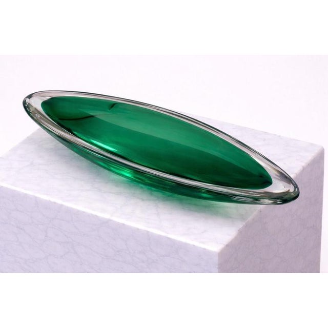 Glass Emerald Green Art Glass Centerpiece Bowl by Vicke Lindstrand for Kosta, Sweden, 1950s For Sale - Image 7 of 8