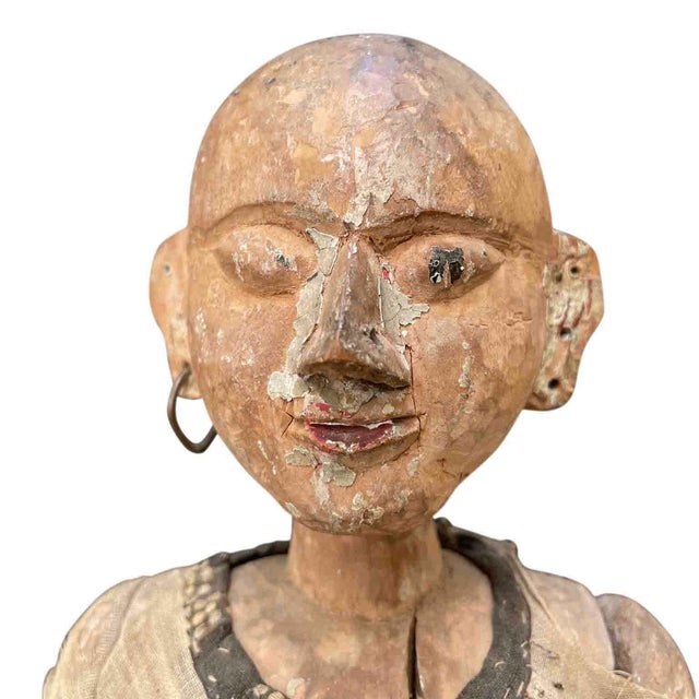 Indonesian Artist, Figurative Sculptures, Late 1700s, Wood, Set of 2 For Sale - Image 6 of 7