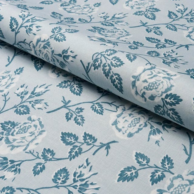 Schumacher SAMPLE - Schumacher x Veere Greeney Lavinia Fabric In Blue For Sale - Image 4 of 4