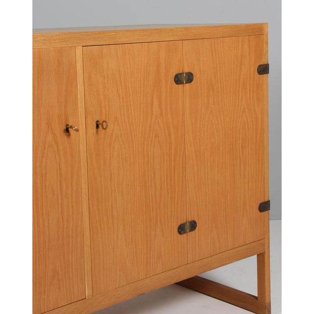 1960s BM57 Sideboard in Oak and Brass by Børge Mogensen for Lauritsen & Søn, 1960s For Sale - Image 5 of 11