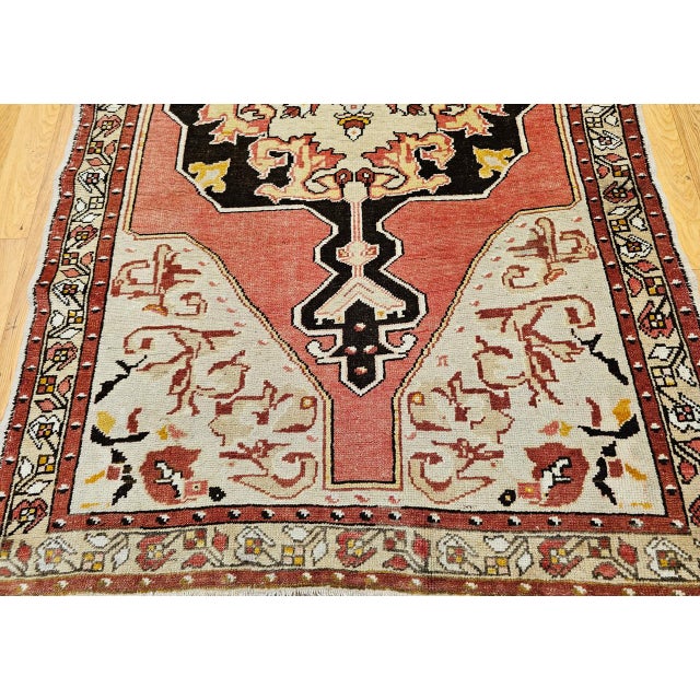 Vintage Turkish Oushak Area Rug, Handwoven Wool, 1920s Cream & Pink, 5' x 8' For Sale - Image 12 of 17