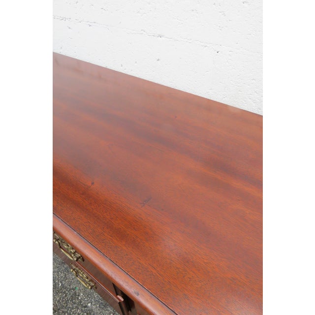 Late 20th Century Hickory Queen Anne Mahogany Long Sideboard Buffet Credenza Bathroom Vanity For Sale - Image 12 of 17