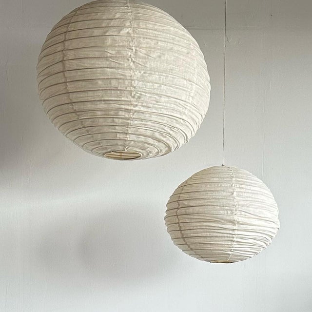 Small Round Japanese-Style Rattan and Natural Linen Pendant Light, 1980s For Sale - Image 6 of 14