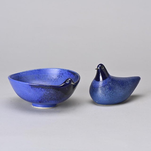 Suite of two birds created by the Swiss ceramist Gérald Olivier around 1970. These sculptures feature two sleekly shaped...
