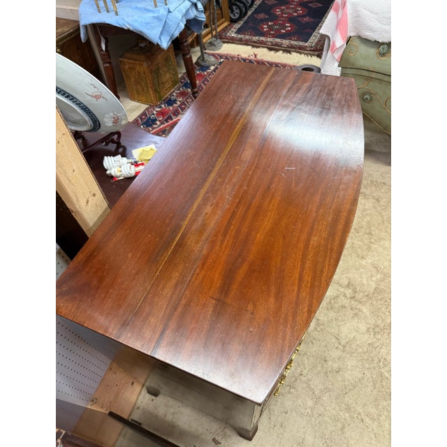 American American 1800-1810 Bowfront Chest of Drawers. For Sale - Image 3 of 10