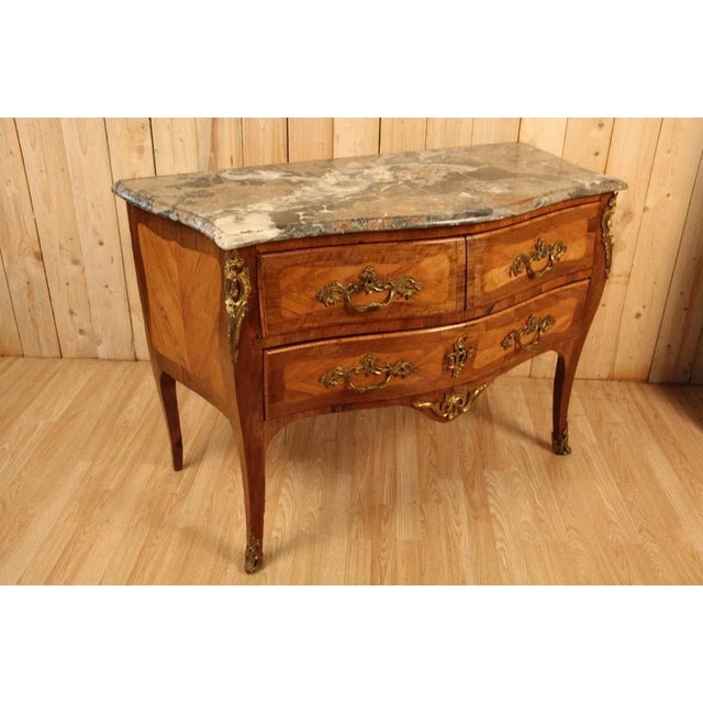 Placing wooden dresser opening by three drawers on two rows, golden bronze and chisel ornamentation, marble tray Overall...