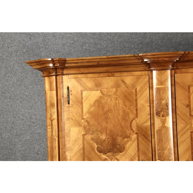 Antique Baroque Cabinet in Walnut, 1730 For Sale - Image 12 of 18