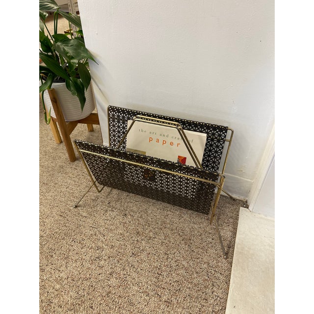 Metal Mid-Century Modern Brass Toned and Black Enamel Metal Magazine Rack With Atomic Geometric Mesh Design. For Sale - Image 7 of 7