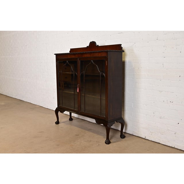 English Berkey & Gay Style Antique Chippendale Carved Mahogany Bookcase Cabinet, Circa 1920s For Sale - Image 3 of 14