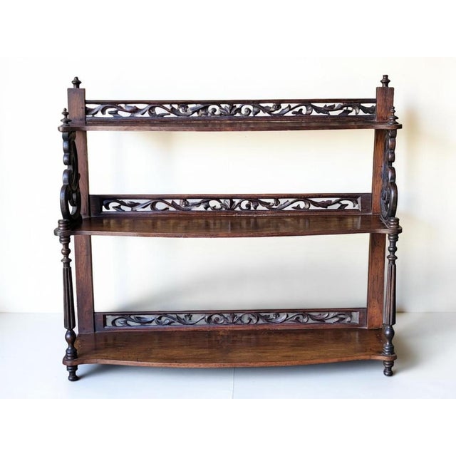 Napoleon III mahogany shelf Height 58 cm Height between the two lower shelves 25.5 cm Height between the two upper shelves...