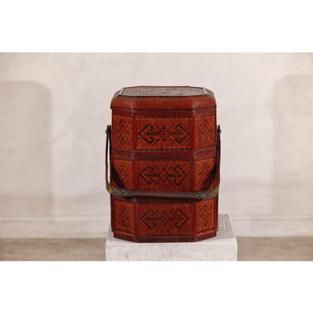 Chinese Vintage Reddish Brown Lacquer Woven Rattan Picnic Basket with Bamboo Handle For Sale - Image 3 of 12