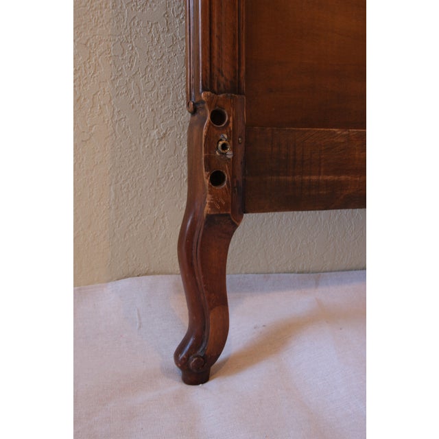 Early 19th Century Vintage French Louis XV Style Carved Walnut Bedframe For Sale - Image 5 of 11