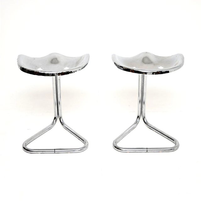 Mid-Century Modern Vintage Tractor Stools by Rodney Kinsman for OMK, 1960s, Set of 2 For Sale - Image 3 of 11