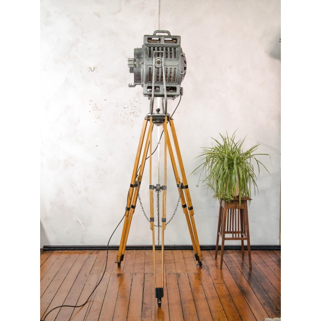 Grey 2KW Fresnel Spotlight Floor Lamp with Tripod from Arri, Germany, 1950s For Sale - Image 6 of 18