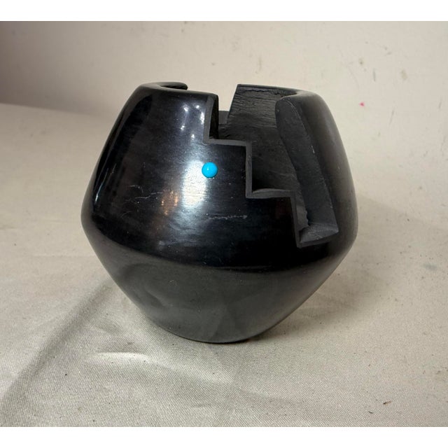 Vintage Vida Baca Native American Zuni Carved Black Pottery Turquoise Stone Bowl For Sale In New York - Image 6 of 10