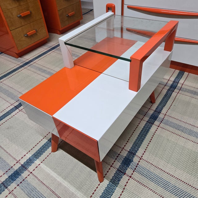 l'Orange Et Blanc Color Blocked Scheme 1953 MCM End Table For Sale - Image 11 of 15