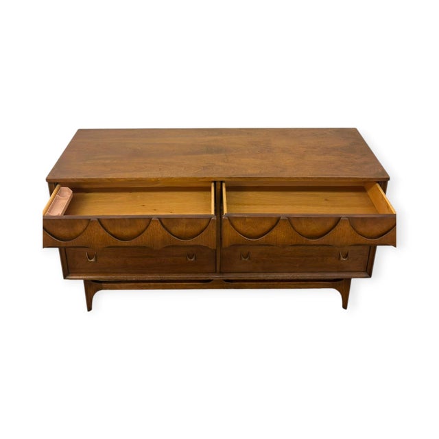 Vintage Broyhill Premier Brasilia Mid-Century Modern 6-Drawer Dresser Original Finish. For Sale In Seattle - Image 6 of 11