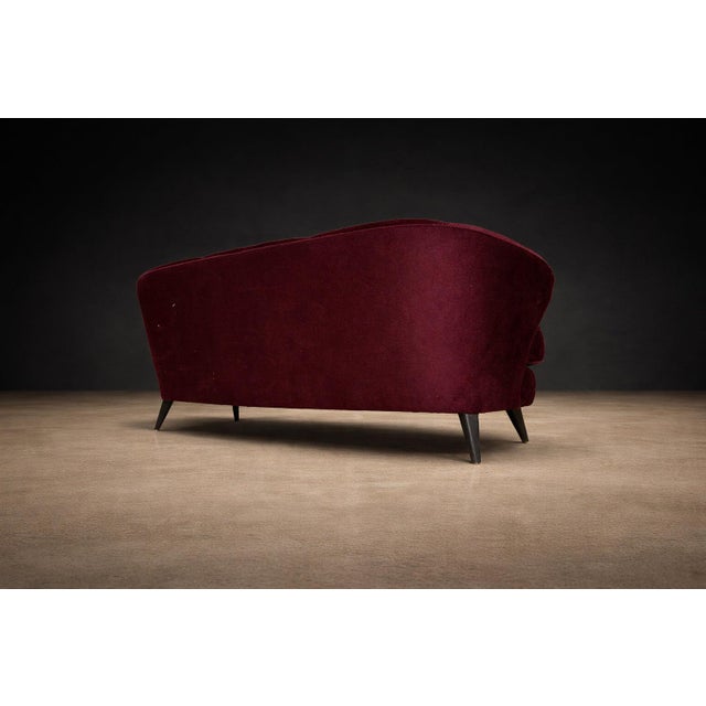 “Concha” Sofa in Plum Mohair Velvet, Joaquim Tenreiro, Brazil, 1960s For Sale - Image 14 of 15