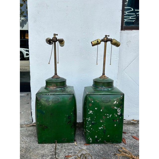 Antique Traditional English Tole Chinoiserie Table Lamps - a Pair For Sale - Image 4 of 8