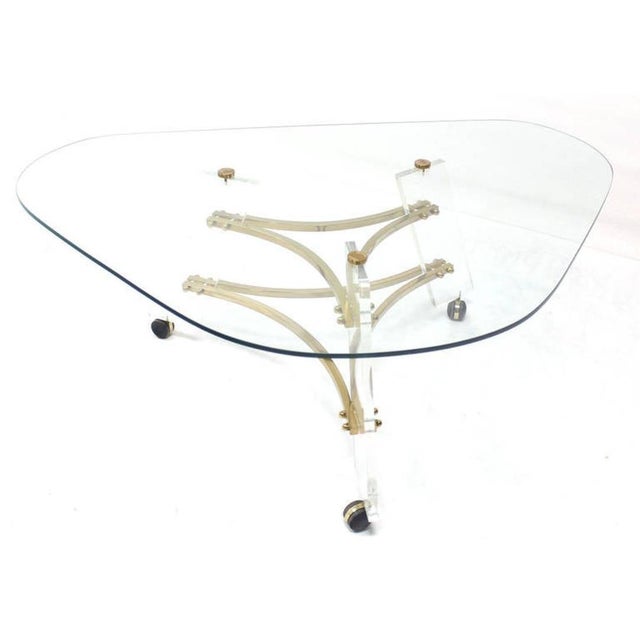 Mid-Century Modern Mid Century Modern Kidney Shape Brass & Lucite Base Coffee Table For Sale - Image 3 of 8