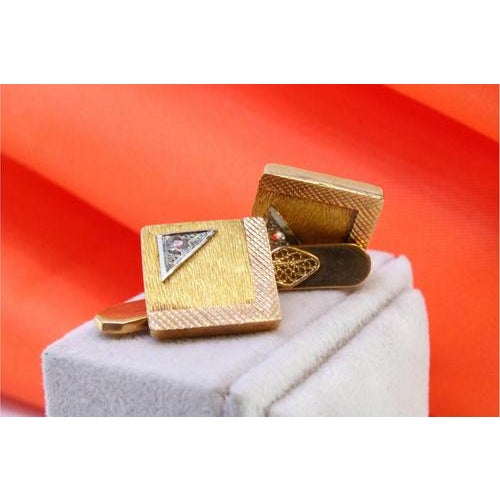 Square Shaped Gold Cufflinks, Set of 2 For Sale - Image 3 of 5